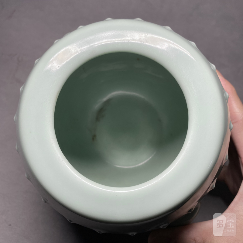 清乾隆 粉青釉鼓钉罐 - 图9